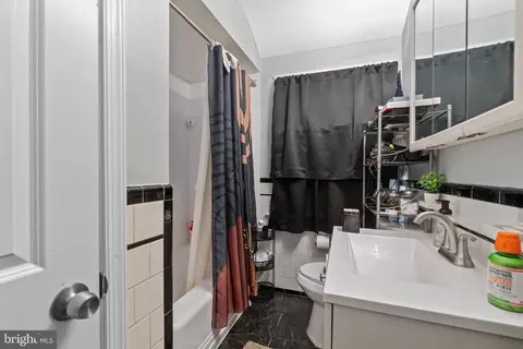 Entry Way - 1322 E Cold Spring Ln, Baltimore, MD 21239 photo 5 of 7