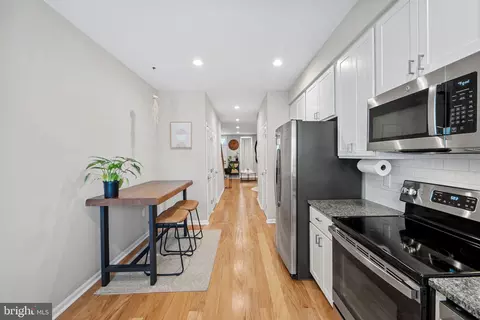 Entry Way - 807 E Chase St, Baltimore, MD 21202 photo 4 of 5