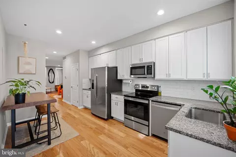 Entry Way - 807 E Chase St, Baltimore, MD 21202 photo 3 of 5