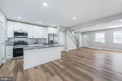 Entry Way - 3402 Parklawn Ave, Baltimore, MD 21213 photo 2 of 3