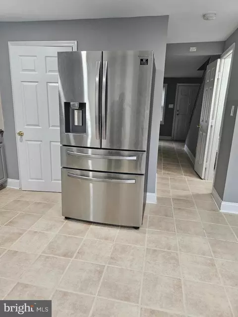 Entry Way - 2529 Marbourne Ave, Baltimore, MD 21230 photo 2 of 4