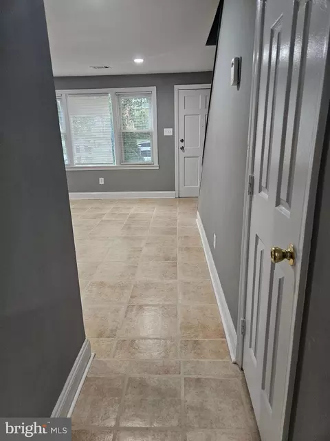 Entry Way - 2529 Marbourne Ave, Baltimore, MD 21230 photo 3 of 4