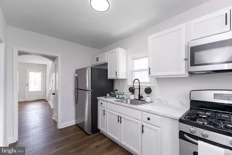 Entry Way - 4116 Belle Ave, Baltimore, MD 21215 photo 4 of 6