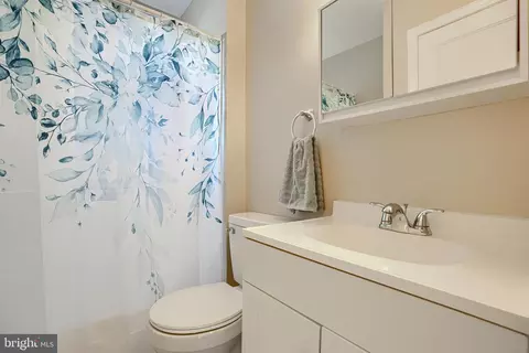 Bath - 4102 Dudley Ave, Baltimore, MD 21213 photo 2 of 3