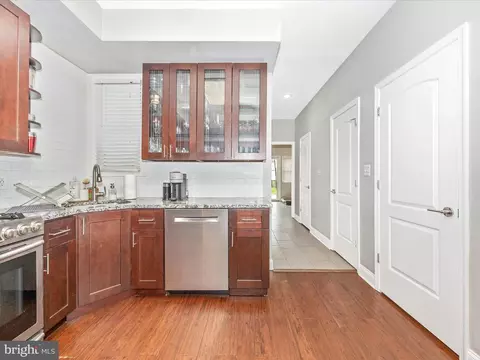 Entry Way - 528 S Paca St, Baltimore, MD 21230 photo 5 of 9