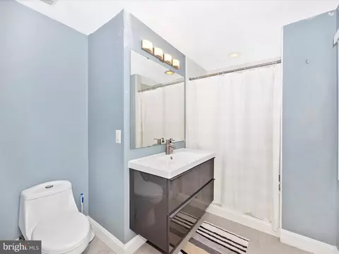 Bath - 528 S Paca St, Baltimore, MD 21230 photo 2 of 4