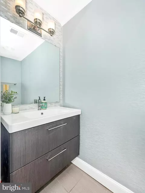 Bath - 528 S Paca St, Baltimore, MD 21230 photo 1 of 4