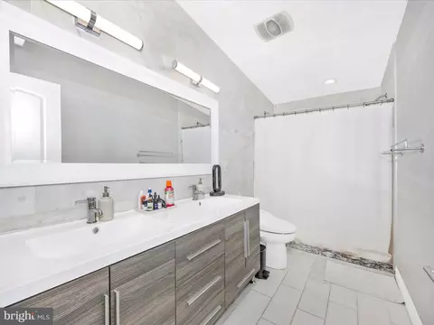 Bath - 528 S Paca St, Baltimore, MD 21230 photo 4 of 4