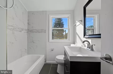 Bath - 5768 Maplehill Rd, Baltimore, MD 21239 photo 2 of 3