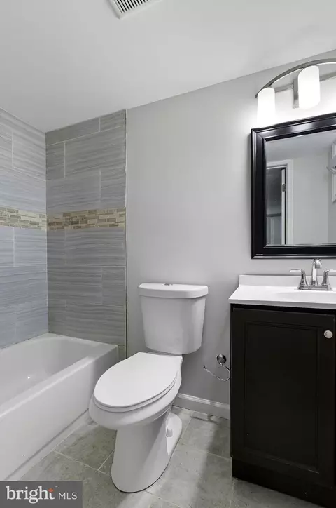 Bath - 5768 Maplehill Rd, Baltimore, MD 21239 photo 1 of 3