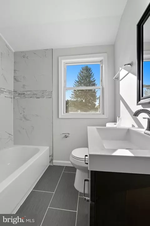 Bath - 5768 Maplehill Rd, Baltimore, MD 21239 photo 3 of 3