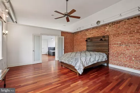Bedroom - 143 E West St, Baltimore, MD 21230 photo 3 of 4