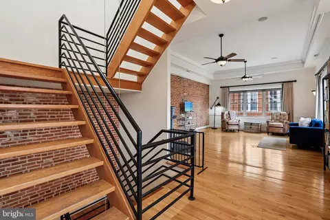 Entry Way - 143 E West St, Baltimore, MD 21230 photo 3 of 6