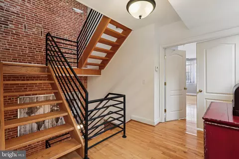 Entry Way - 143 E West St, Baltimore, MD 21230 photo 2 of 6