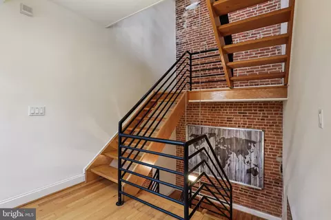 Entry Way - 143 E West St, Baltimore, MD 21230 photo 5 of 6