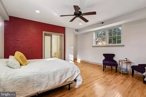 Bedroom - 143 E West St, Baltimore, MD 21230 photo 2 of 4