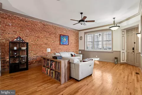 Living - 143 E West St, Baltimore, MD 21230 photo 2 of 4