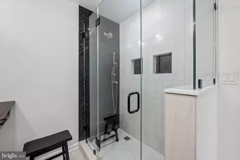 Bath - 10 E Lee St #1103, Baltimore, MD 21202 photo 3 of 4