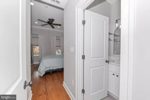 Entry Way - 534 S Decker Ave, Baltimore, MD 21224 photo 8 of 12