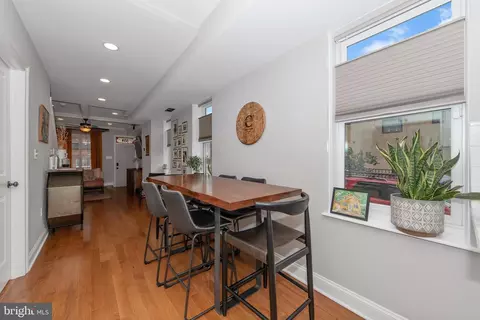 Entry Way - 534 S Decker Ave, Baltimore, MD 21224 photo 4 of 12
