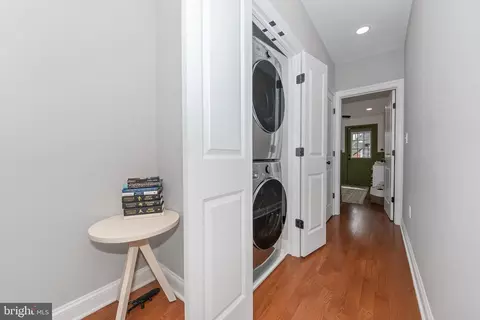 Entry Way - 534 S Decker Ave, Baltimore, MD 21224 photo 7 of 12