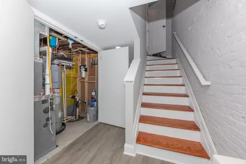 Entry Way - 534 S Decker Ave, Baltimore, MD 21224 photo 10 of 12