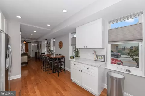 Entry Way - 534 S Decker Ave, Baltimore, MD 21224 photo 6 of 12