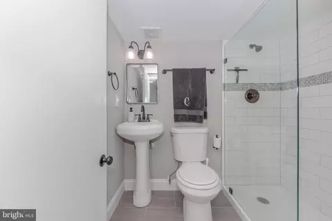 Bath - 534 S Decker Ave, Baltimore, MD 21224 photo 5 of 6