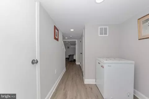 Entry Way - 534 S Decker Ave, Baltimore, MD 21224 photo 11 of 12