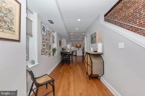 Entry Way - 534 S Decker Ave, Baltimore, MD 21224 photo 2 of 12