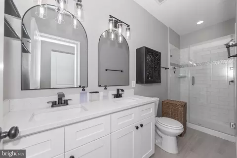 Bath - 534 S Decker Ave, Baltimore, MD 21224 photo 1 of 6