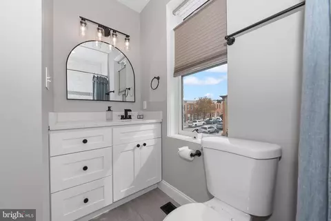 Bath - 534 S Decker Ave, Baltimore, MD 21224 photo 4 of 6