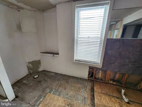 Bath - 2573 Mcculloh St, Baltimore, MD 21217 photo 3 of 3