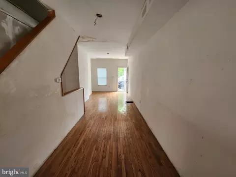 Entry Way - 2573 Mcculloh St, Baltimore, MD 21217 photo 2 of 10