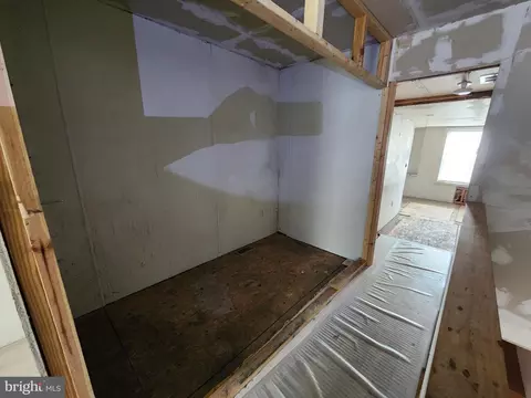 Entry Way - 2573 Mcculloh St, Baltimore, MD 21217 photo 7 of 10