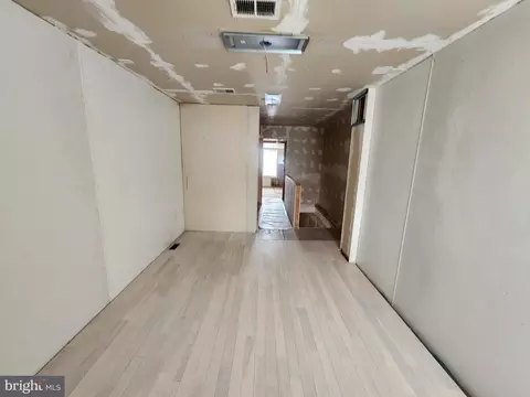 Entry Way - 2573 Mcculloh St, Baltimore, MD 21217 photo 6 of 10