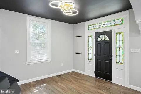 Entry Way - 1002 Beaumont Ave, Baltimore, MD 21212 photo 2 of 8