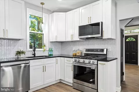 Kitchen - 1002 Beaumont Ave, Baltimore, MD 21212 photo 4 of 4