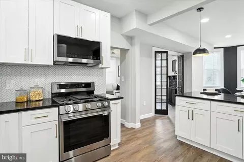 Kitchen - 1002 Beaumont Ave, Baltimore, MD 21212 photo 2 of 4