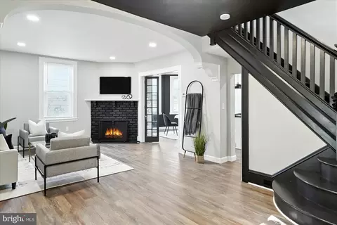 Entry Way - 1002 Beaumont Ave, Baltimore, MD 21212 photo 1 of 8