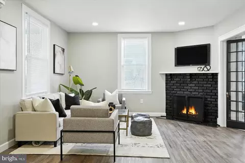 Living - 1002 Beaumont Ave, Baltimore, MD 21212 photo 1 of 1