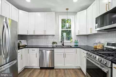 Kitchen - 1002 Beaumont Ave, Baltimore, MD 21212 photo 3 of 4