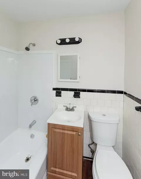 Bath - 4052 Annellen Rd, Baltimore, MD 21215 photo 3 of 5