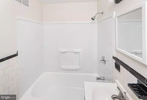 Bath - 4052 Annellen Rd, Baltimore, MD 21215 photo 4 of 5