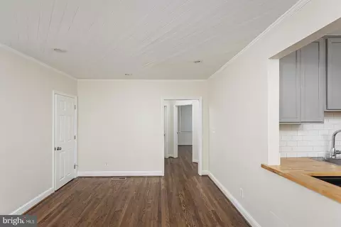 Entry Way - 4052 Annellen Rd, Baltimore, MD 21215 photo 4 of 6