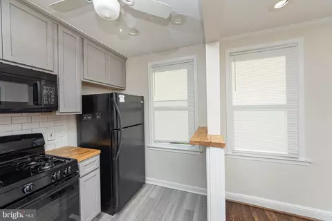 Entry Way - 4052 Annellen Rd, Baltimore, MD 21215 photo 5 of 6