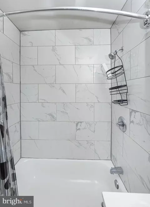 Bath - 4052 Annellen Rd, Baltimore, MD 21215 photo 2 of 5