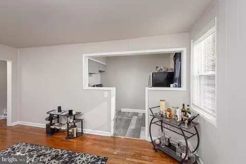 Entry Way - 4052 Annellen Rd, Baltimore, MD 21215 photo 2 of 6