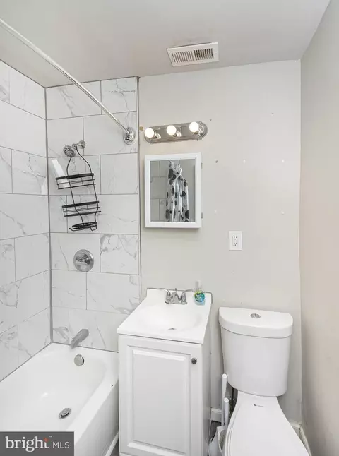 Bath - 4052 Annellen Rd, Baltimore, MD 21215 photo 1 of 5
