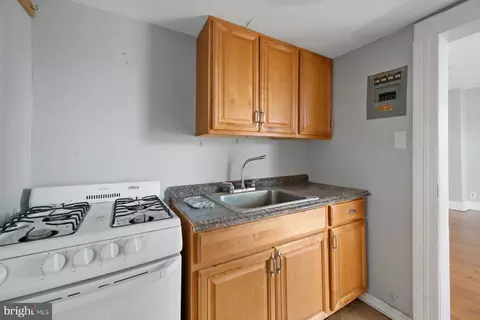 Entry Way - 510 E 41st St, Baltimore, MD 21218 photo 3 of 6